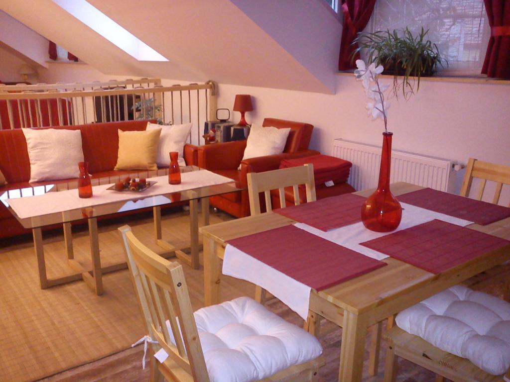 Patak28 Apartmanok Шопрон Стая снимка
